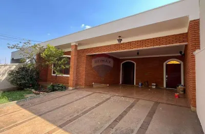 Locação casa de 265mts 03 dormitórios sendo 01 suíte no jardim paulista em ribeirão preto/sp