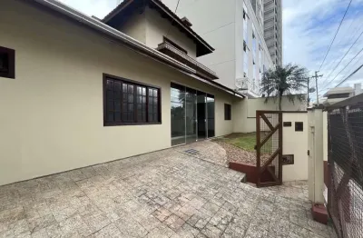 Casa com 6 quartos para alugar no Centro, Itajaí 