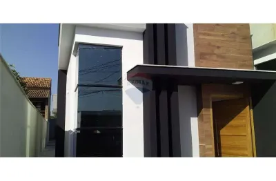 Uma casa belíssima em uma localização espetacular próximo a praia