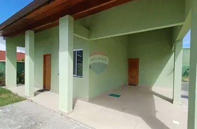 Casa em condomínio fechado,dois dormitórios e suíte.