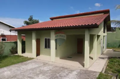Casa em condomínio fechado,dois dormitórios sendo 1 suíte com closet e quarto auxiliar.