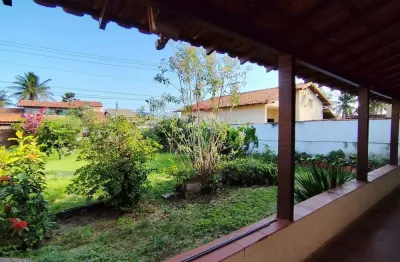 Casa com três quartos, perto da praia e da praça da 70, itaipuaçu terreno completo