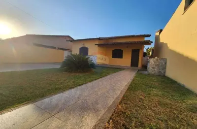 Casa c/ jardim, churrasqueira e 3 quartos em maricá