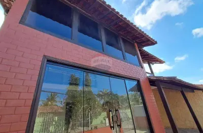 Casa em condomínio fechado,três dormitórios e suíte.