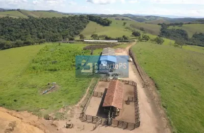 Fazenda de luxo à venda em serranos-mg: 3 quartos, 1 sala, 8 banheiros, 176 hectares no centro da cidade.