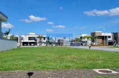 Terreno de 550 m² em excelente localização no jardim do golfe
