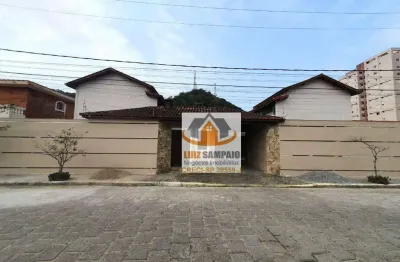 Sobrado em condomínio com piscina, 2 suítes, 150m praia do sonho