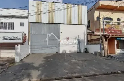 Com um amplo espaço interno, barracão oferece inúmeras possibilidades de layout e adaptação, permitindo a personalização de acordo c/ as necessidades