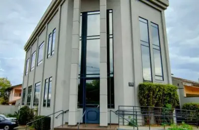 Salão comercial à venda em ribeirão preto-sp: 6 salas, 5 banheiros, 18 vagas de garagem, 476m² - nova ribeirânia!