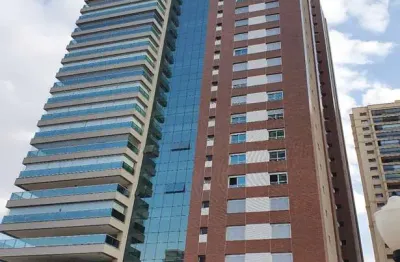 4 suites sendo uma master com closet e banheiros senhor e senhora, ampla sala com 3 ambientes, varanda gourmet com vista panorâmica definitiva, copa,