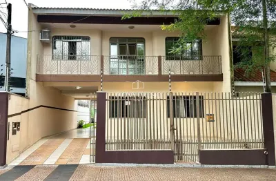 Duas casas à venda, no centro de maringá, ótima conservação.