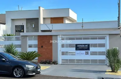 Casa grande, mobiliada, com piscina à venda em Maringá próximo ao centro.