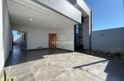 Casa com corredor lateral, três quartos sendo 1 suíte. maringá