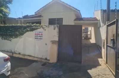 Casa com 3 quartos para alugar na Rua Moreira Cabral, Jardim Londrilar, Londrina