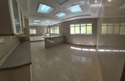 Aluga-se lindo sobrado condomínio vale do arvoredo,segurança e lazer completo.