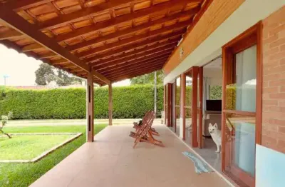 Chácara de luxo em condomínio no Vale das Laranjeiras, Indaiatuba-SP: 3 quartos, 3 suítes, 6 banheiros, 6 vagas - 338m².