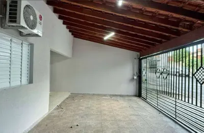 Casa para Venda em Indaiatuba - Jardim Rêmulo Zoppi: 2 Quartos, 1 Sala, 1 Banheiro, 2 Vagas de Garagem, 100m².