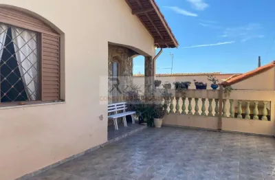 Imperdível oportunidade: Casa à venda em Indaiatuba-SP, Jardim Itamaracá. 3 quartos, 2 salas, 2 banheiros, 3 vagas de garagem, 165m².