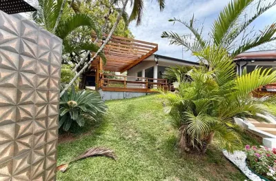 Luxuosa Chácara em Condomínio à Venda em Indaiatuba-SP, Lagos de Shanadu: 3 Suítes, 2 Salas, 8 Vagas, lago com carpas, 350m².