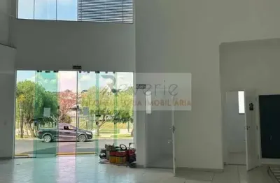 Salão comercial para locação em Indaiatuba-SP: 3 salas, 3 banheiros, 6 vagas de garagem, 515m² no Jardim Morada do Sol!