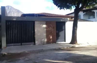 Linda casa pronta para morar na ilha – ampla, espaçosa e com ótima localização!