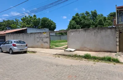 Terrenos planos e com excelente aproveitamento;  sol da manhã, garantindo iluminação ideal e menor calor à tarde;  dimensões amplas: perfeitas para construção residencial ou investimento;  bairro em c