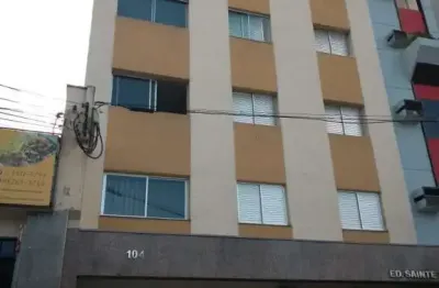 Kitnet no centro de taubaté-sp: 1 quarto, 1 sala, 1 banheiro, 22m² de pura comodidade!