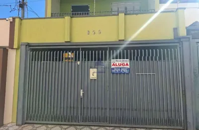 Casa para locação no centro de taubaté-sp: 3 quartos, 2 suítes, 2 salas, 3 banheiros, 2 vagas de garagem, 175m² de área.