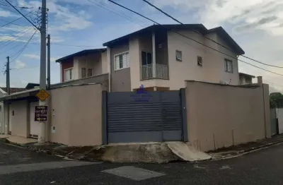Sobrado a venda na independência, três quartos com suíte e sacada.