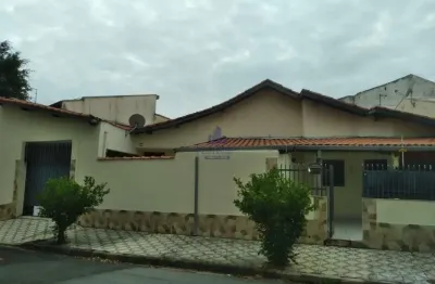 Imperdível casa para venda ou locação no jardim do sol em taubaté-sp: 3 quartos, 1 suíte, 1 sala, 2 banheiros, 2 vagas de garagem, 170m². venha conferir!
