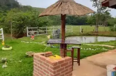 Oportunidade única: Chácara à venda em São Luiz do Paraitinga-SP, no Bairro São Sebastião, com 2 quartos, 1 sala, 2 banheiros e 2 vagas de garagem!