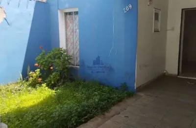 Casa à venda no centro de taubaté-sp: 3 quartos, 1 suíte, 1 vaga de garagem e 210m² de área!