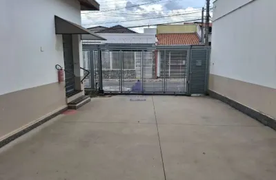 Aluguel de sala comercial no centro de taubaté-sp: 1 sala, 1 banheiro, 1 vaga de garagem, 50m² de área. venha conferir!