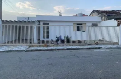 Casa à venda em taubaté-sp na vila nossa senhora das graças: 3 quartos, 1 suíte, 2 banheiros, 2 vagas, 190m². aproveite!