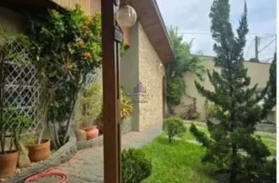 Imperdível oportunidade de adquirir uma casa com 3 quartos e 4 vagas de garagem no jardim independência, taubaté-sp!