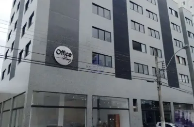 Sala comercial para locação no centro de taubaté-sp: 57,82m², 1 vaga de garagem coberta, sacada e 1 banheiro.