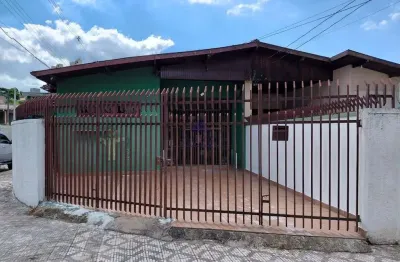 Imperdível! casa para locação no centro de taubaté-sp com 3 quartos, 1 suíte, 2 salas, 2 vagas de garagem e 170m² de área.