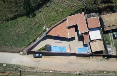 Chácara em Taubaté-SP: 3 quartos, 2 salas, 3 banheiros, 10 vagas de garagem, 250m² de área! Aproveite!