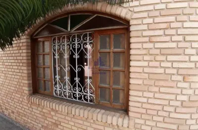 Venda casa taubaté: 4 dormitórios, suíte com hidro, quintal e 2 vagas