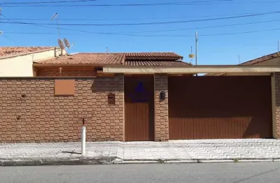 Casa venda com terreno 10x30, total de 300m² e área construída 173m².