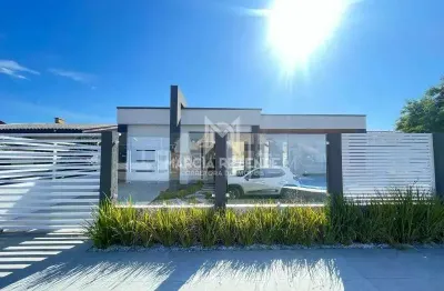 Casa com piscina  03 dormitórios e suíte no centro de imbé!