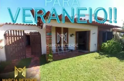 150 metros do mar e 200 metros do lago braço morto, no centro de imbé!