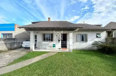 Casa sobrado ao lado de av principal no centro de imbé !