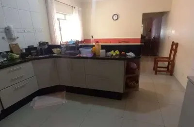 Casa com 3 quartos à venda na Rua Patrício Gomes de Menezes, 71, Parque Flamengo, Guarulhos