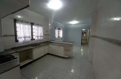 Excelente sobrado com 3 dormitórios, sendo 1 suíte, 4 vagas, salão de festas! localização privilegi