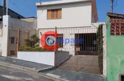 Excelente sobrado à venda, 200 metros de terreno, 262 metros de construção, 3 dormitórios, 1 suite,