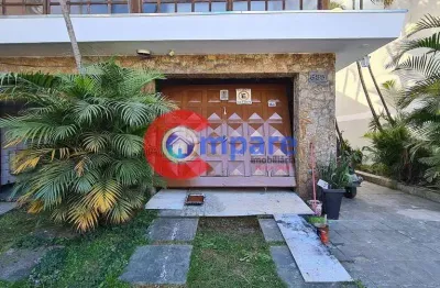 Excepcional sobrado à venda, com arquitetura clássica, com 3 dormitórios (2 suites) e 6 vagas de ga