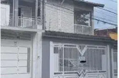 Excelente sobrado à venda, totalmente reformado, com piscina, na região do jardim vila galvão, guar