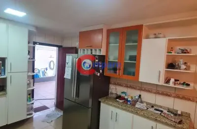Excelente sobrado para venda  com 160 metros , 3 dormitórios, 1 suite, 4 vagas  - vila aliança- gua