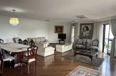 Encantador apartamento à venda, com 3 suites, sendo uma suite master e 4 vagas de garagem, na regiã